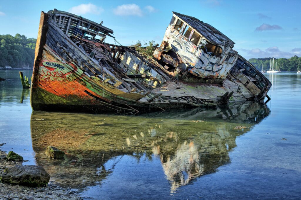 Sunken ship representing that broad match keywords sink results and performance
